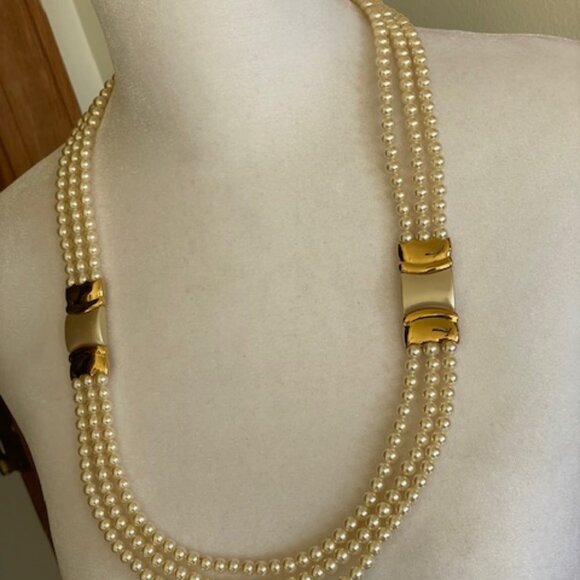 NAPIER Vintage 3 Strand Faux Pearl Enamel Accent Gold Tone Necklace - Picture 3 of 16